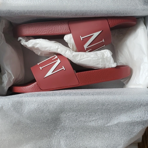 Valentino Slides - Picture 2 of 7